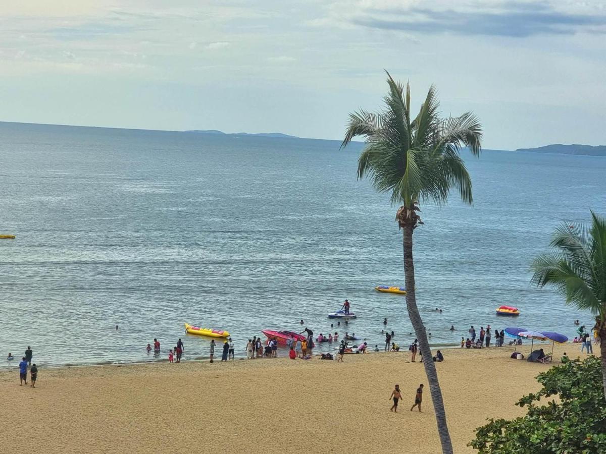 Happy Jomtien - Beachfront Екстериор снимка