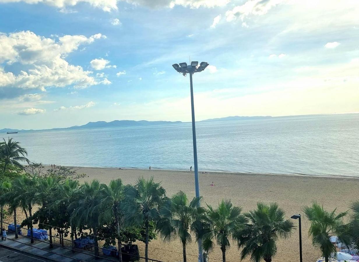Happy Jomtien - Beachfront Екстериор снимка