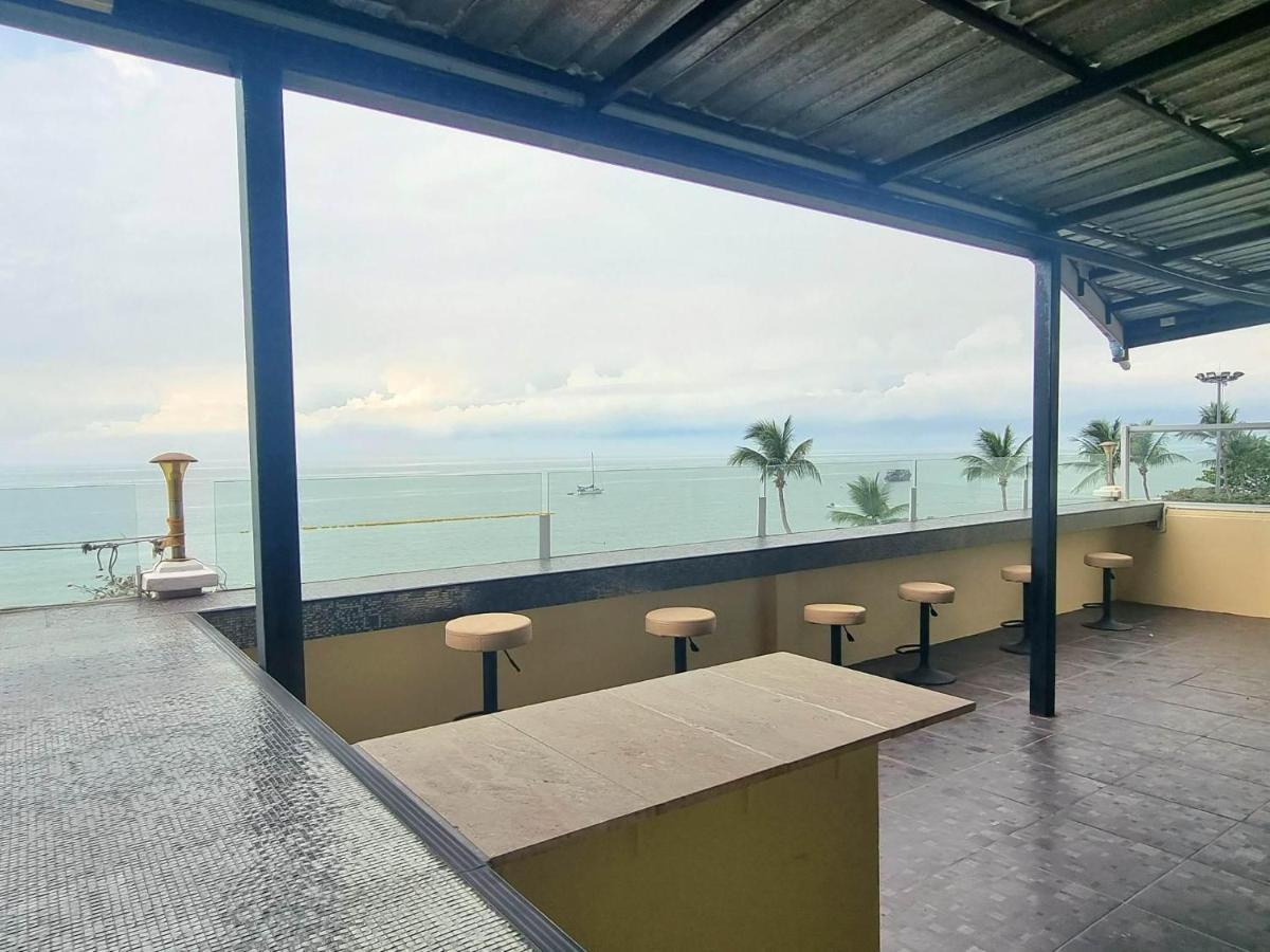 Happy Jomtien - Beachfront Екстериор снимка